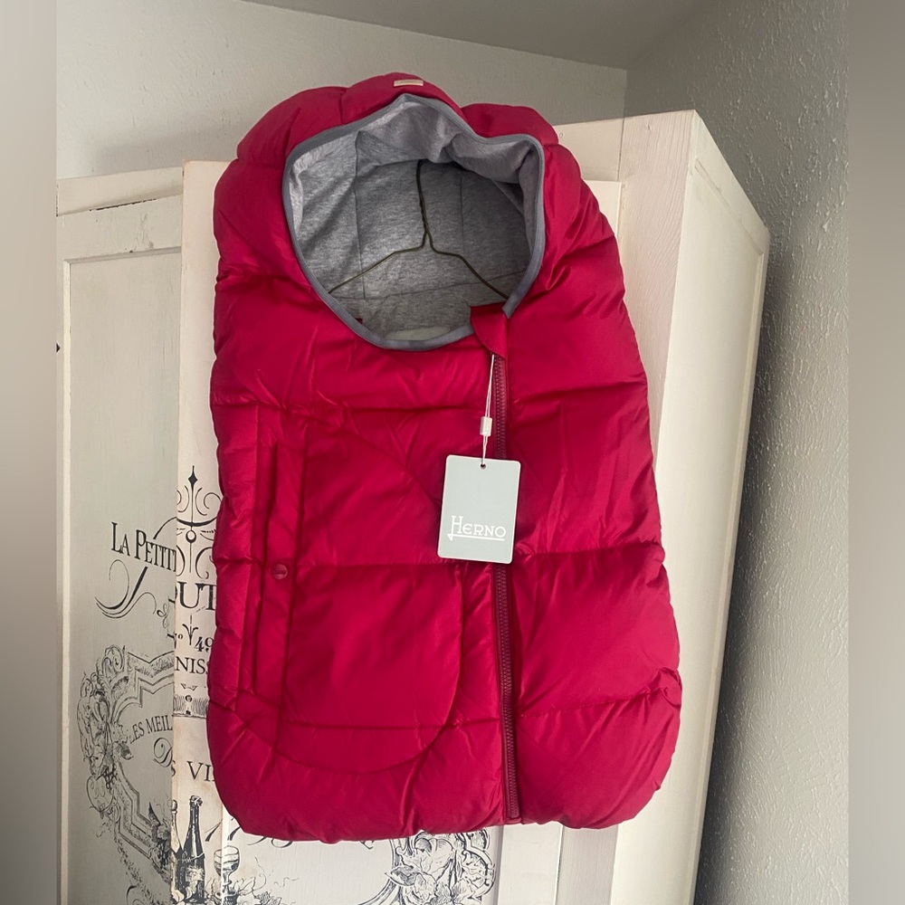 NWT Authentic Herno Baby Footmuff Nest with Logo (retail price $365)